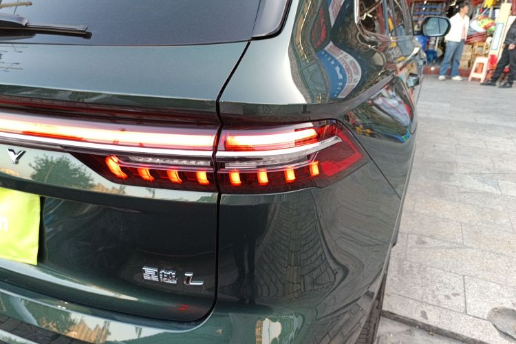 吉利汽车 星越L 2025款 东方曜 2.0TD 自动揽星版车身外观9