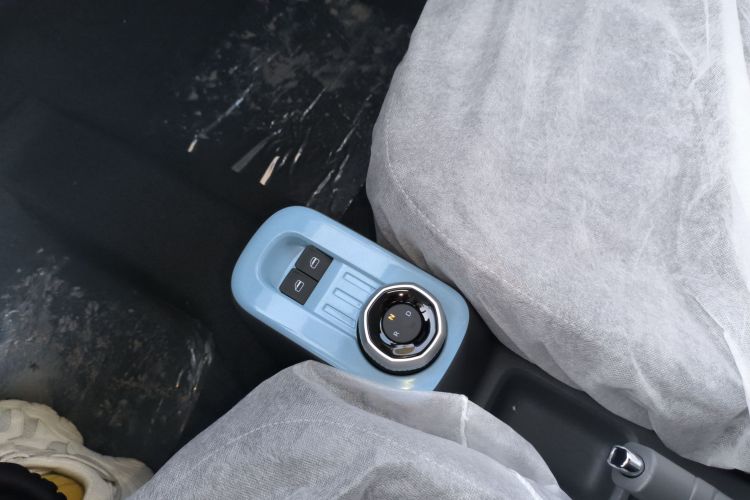 吉利银河 2024款 熊猫mini 200km 耐力熊中控内饰18