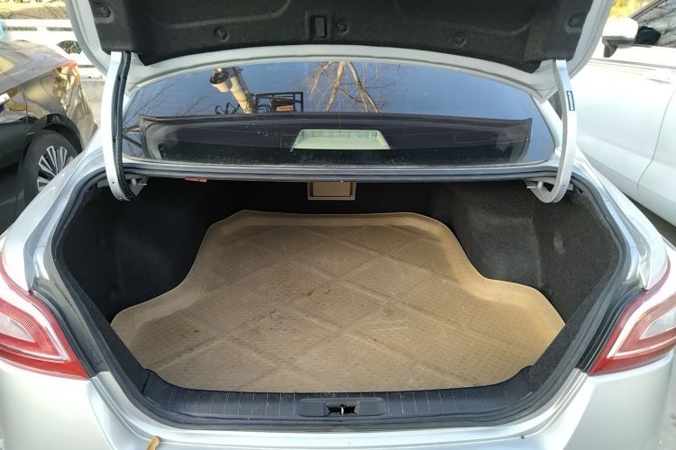 日产 天籁 2013款 2.0L XL舒适版机舱底盘23