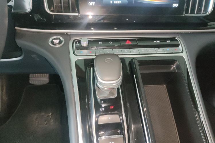 广汽传祺 传祺M8 2023款 领秀系列 390T 豪华版中控内饰18