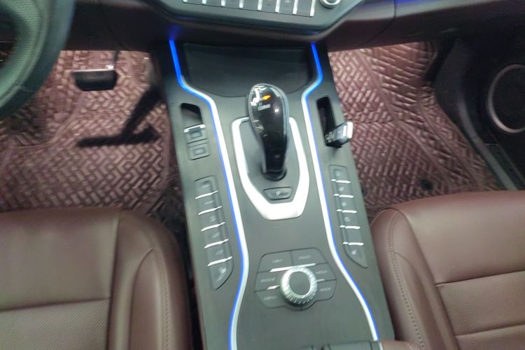 魏牌 VV7 2020款 2.0T 超豪型中控内饰18