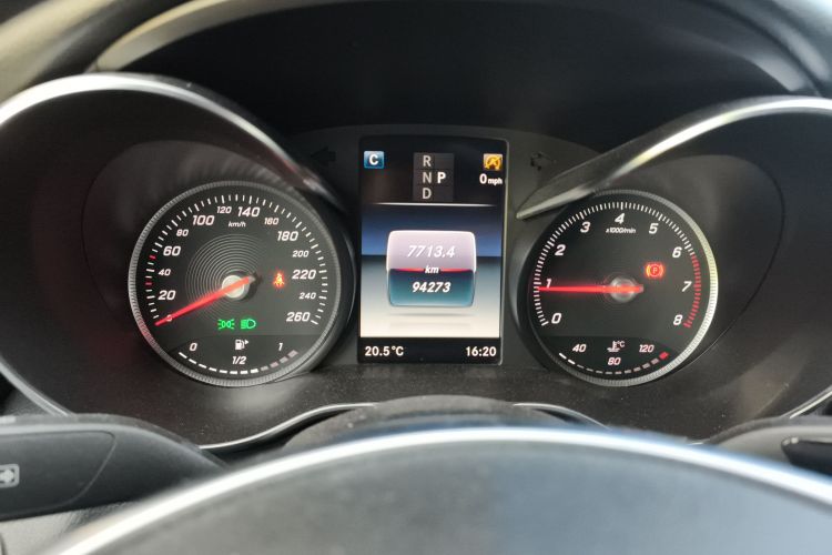 奔驰C级 2018款 C 200 运动版中控内饰14