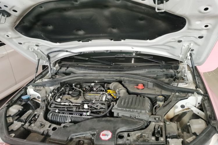 宝马1系 2022款 125i M运动曜夜版机舱底盘24