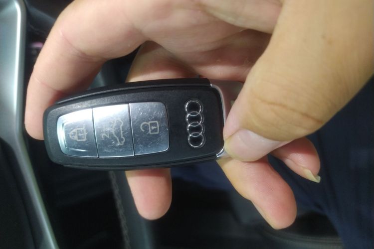 奥迪Q4 e-tron 2024款 40 e-tron 创境版中控内饰11