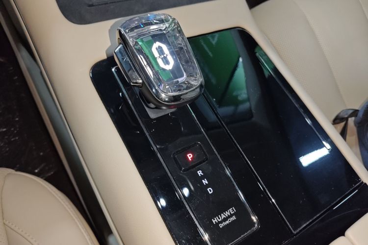 鸿蒙智行 问界M7 2024款 1.5T 后驱Plus版 6座中控内饰18