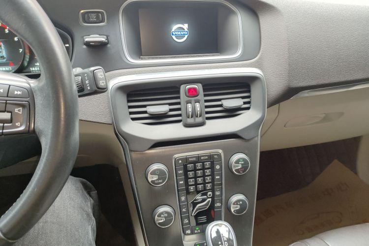 沃尔沃V40 2015款 1.6T 智雅版中控内饰16