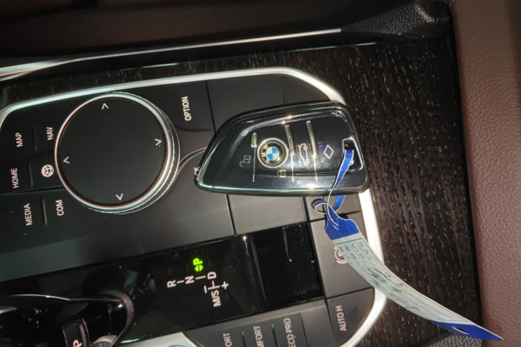 宝马3系 2022款 325Li M运动套装中控内饰7001