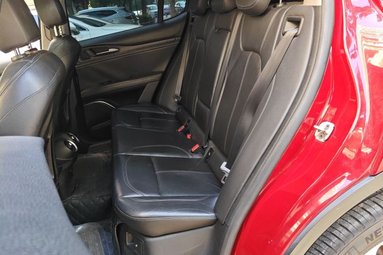 阿尔法·罗密欧 Stelvio斯坦维 2017款 2.0T 200HP 精英版中控内饰21