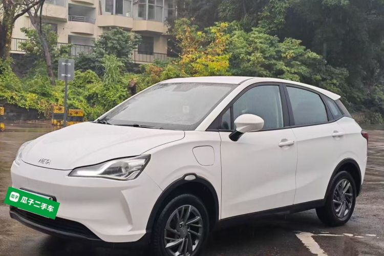 哪吒汽车 哪吒V 2021款 标准续航版升级型车身外观1