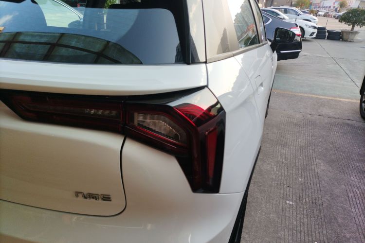 吉利几何E萤火虫 2022款 401KM 霹雳虎 4座车身外观9