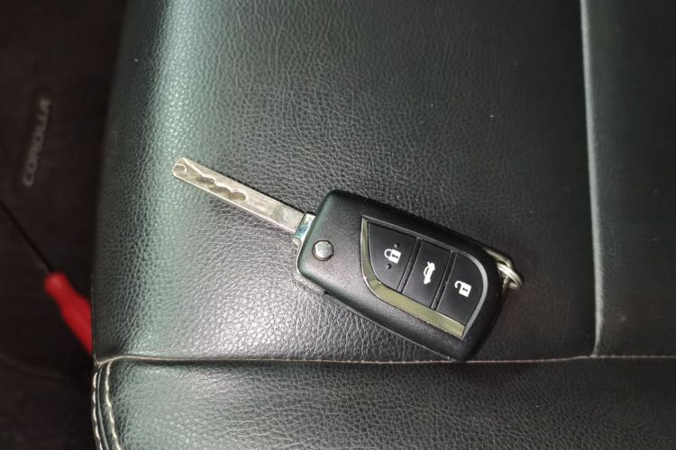 丰田 卡罗拉 2017款 改款 1.2T S-CVT GL-i中控内饰7001