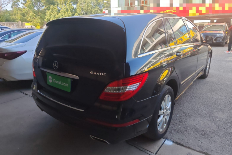 奔驰R级 2017款 R 320 4MATIC 商务型臻藏版车身外观7