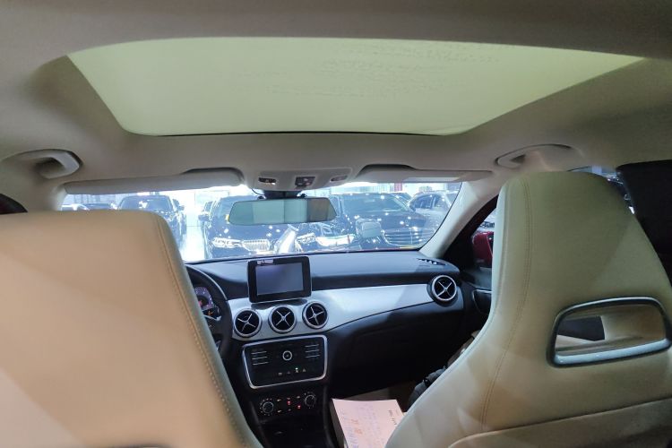 奔驰GLA 2016款 GLA 200 时尚型局部细节22