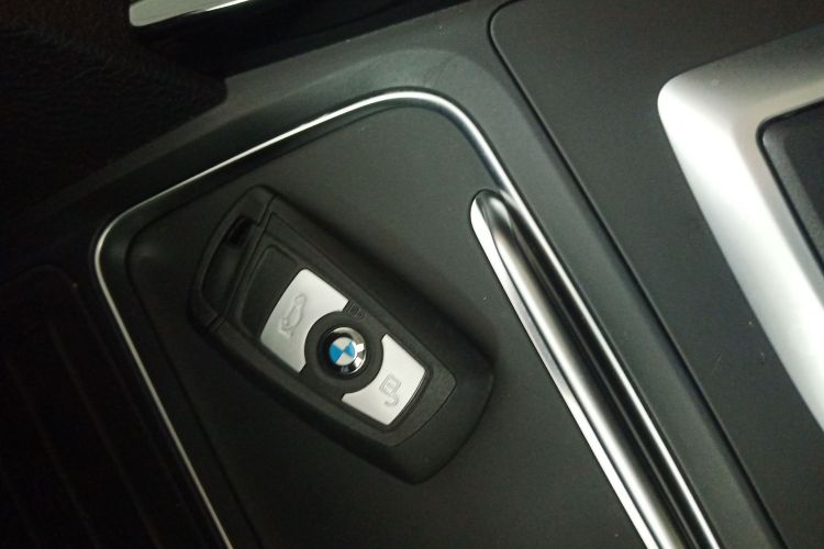 宝马3系 2019款 320Li 时尚型中控内饰11