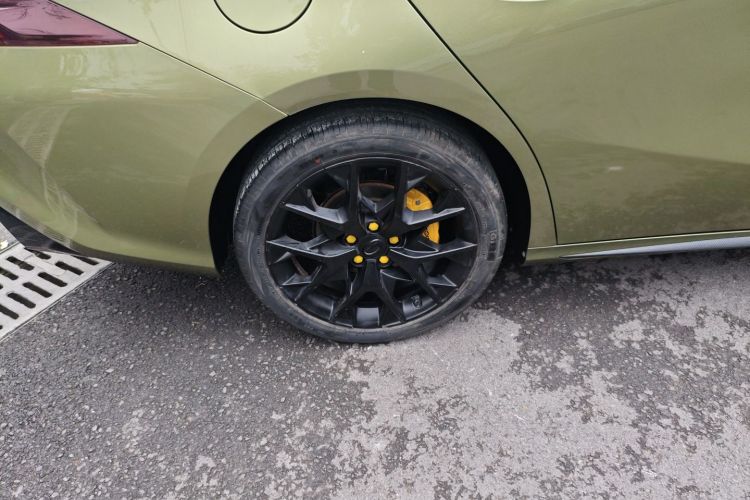 广汽传祺 影豹 2021款 270T DCT J15版车身外观6008