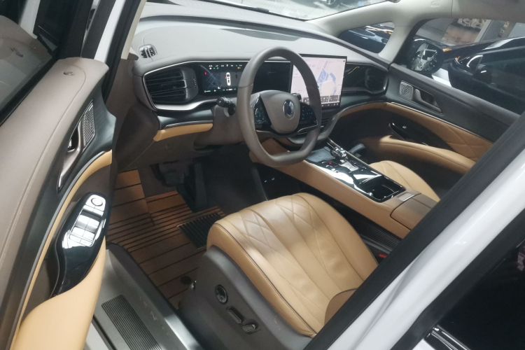 腾势D9 2024款 DM-i 980 四驱旗舰型中控内饰7003