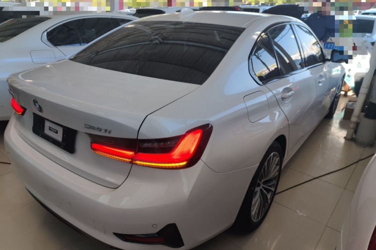 宝马3系 2022款 320i 运动套装车身外观7