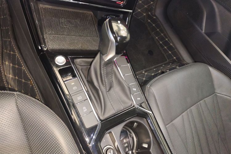 大众 帕萨特 2022款 330TSI 豪华版中控内饰18