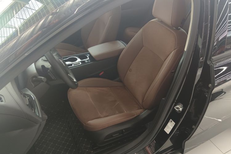 别克 君威 2023款 652T 智享型中控内饰19