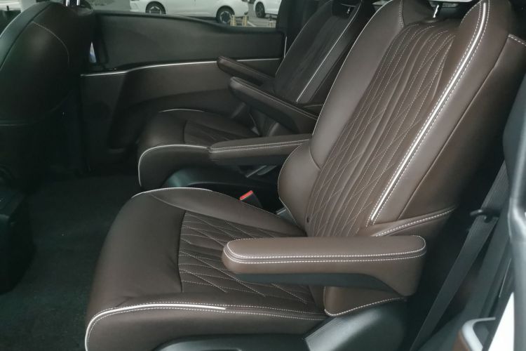 别克GL8 2022款 陆上公务舱 652T 豪华型中控内饰21