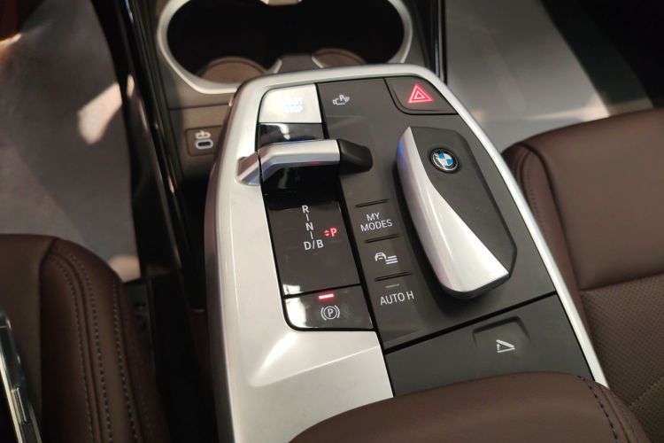 宝马iX1 2023款 eDrive25L X设计套装中控内饰18