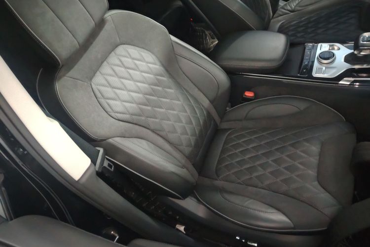 红旗HS5 2019款 2.0T 智联旗享四驱版局部细节41