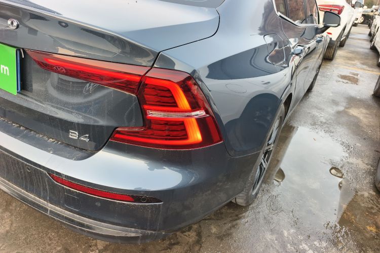 沃尔沃S60 2023款 B4 智逸豪华版车身外观9