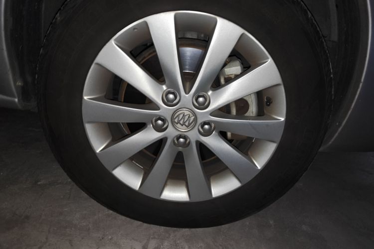 别克GL8 2014款 2.4L 经典版车身外观6007