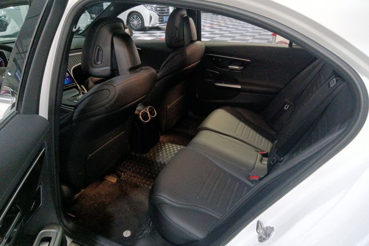 奔驰C级 2023款 C 200 L 运动版中控内饰7004