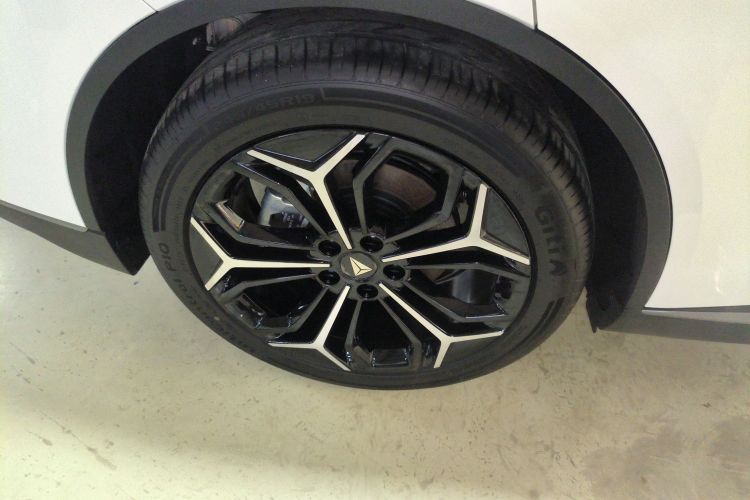 深蓝汽车 深蓝L07 2025款 230Max  深蓝智驾AD PRO增程版车身外观6008