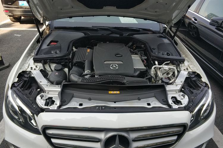 奔驰E级 2018款 E 200 L 运动型局部细节24