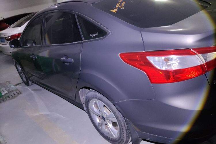 福特 福克斯 2012款 三厢 1.6L 自动风尚型车身外观4