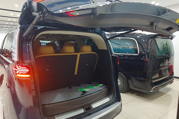 腾势D9 2024款 DM-i 980 四驱尊荣型机舱底盘23