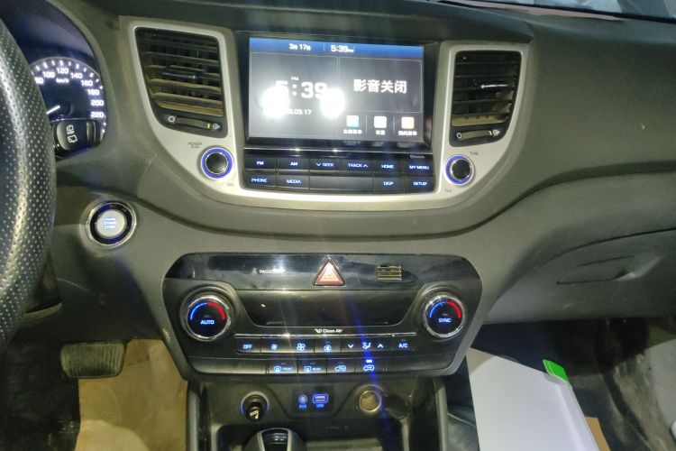 现代 途胜 2015款 1.6T 双离合两驱智能型中控内饰16