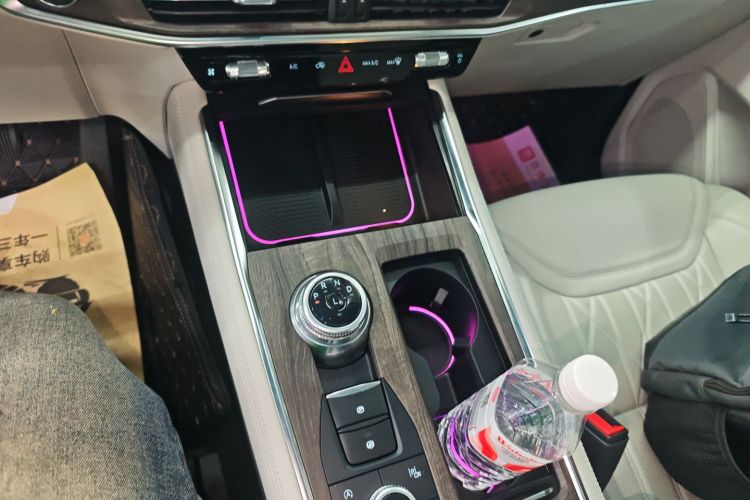 福特 探险者 2023款  EcoBoost 285 四驱赤金版 6座局部细节18