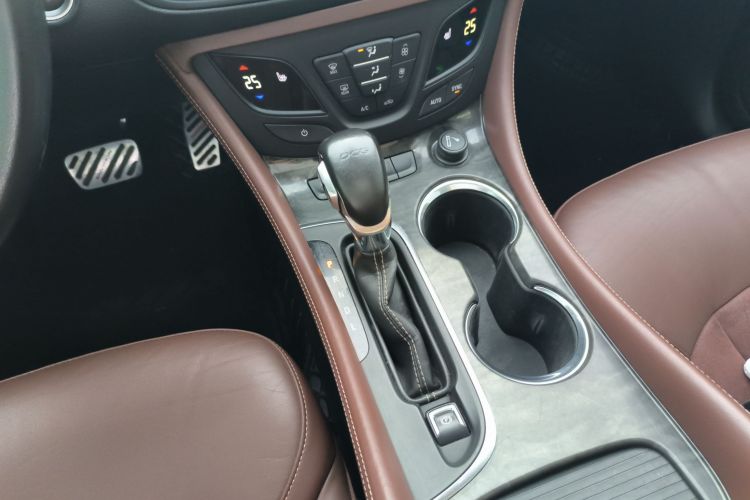 别克 昂科威 2016款 20T 两驱精英型中控内饰18