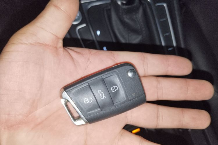 大众 高尔夫 2019款 280TSI DSG豪华型 国VI中控内饰11