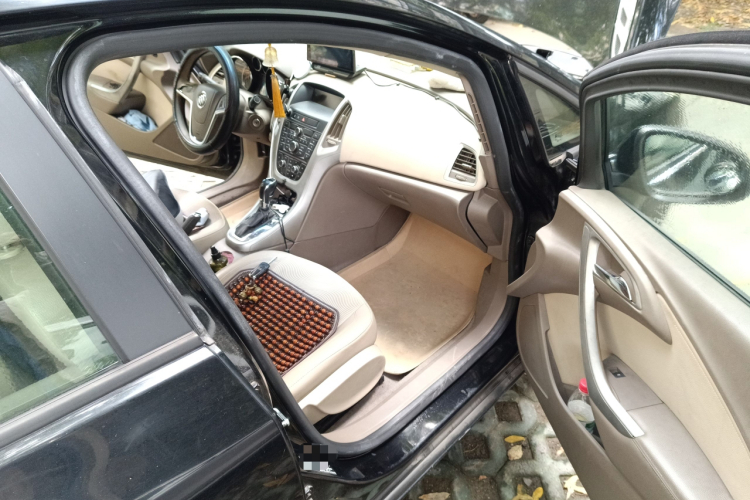 别克 英朗 2013款 GT 1.6L 自动时尚版局部细节9005