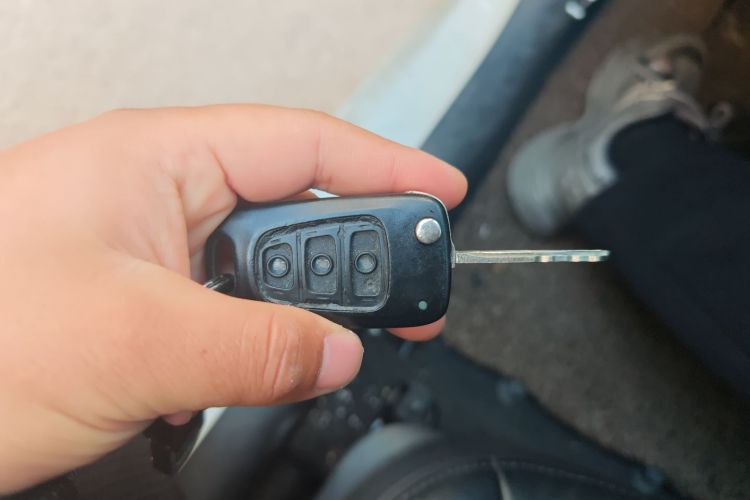 起亚K2 2015款 三厢 1.4L MT GLS中控内饰11