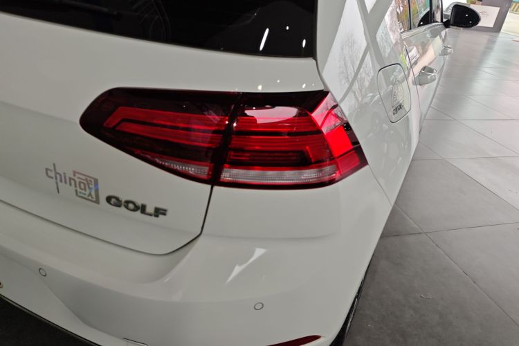 大众 高尔夫 2020款 挚爱版 200TSI DSG舒适型进取版车身外观9