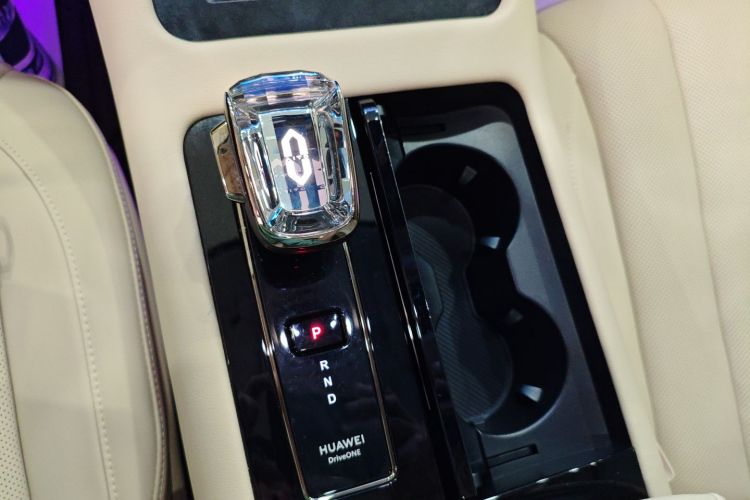 鸿蒙智行 问界M7 2024款 1.5T 四驱Plus版 5座中控内饰18