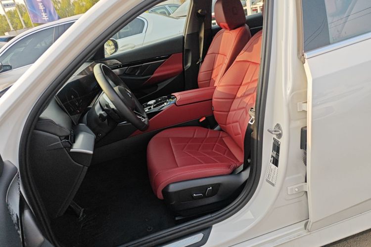 宝马5系 2024款 525Li M运动套装中控内饰19