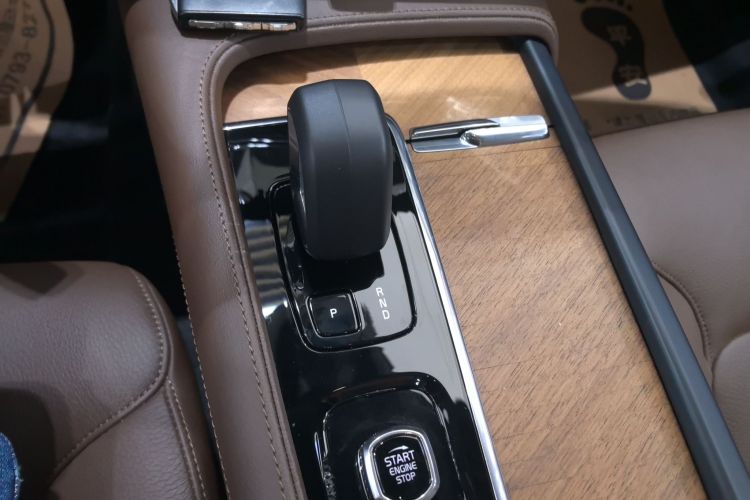 沃尔沃S90 2025款 B5 智逸豪华版中控内饰18