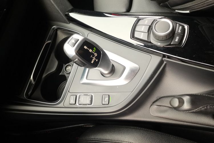 宝马3系 2018款 320Li 时尚型中控内饰18