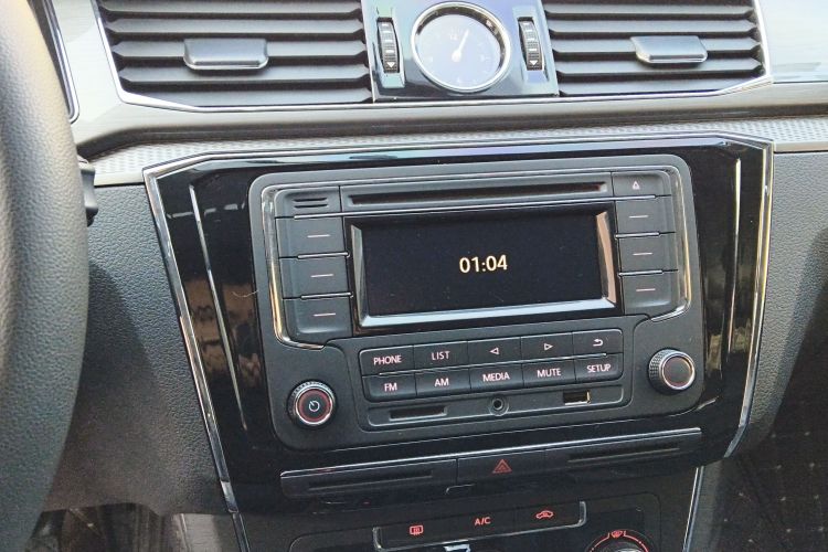 大众 帕萨特 2017款 330TSI DSG尊荣版中控内饰16