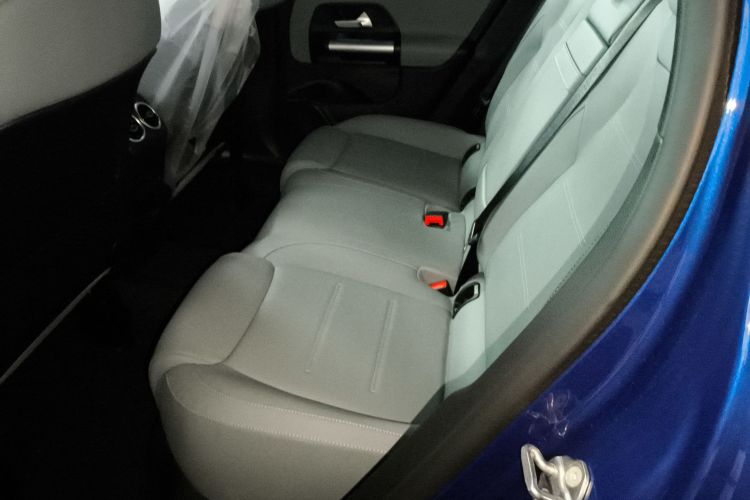 奔驰GLA 2024款 GLA 200中控内饰7004