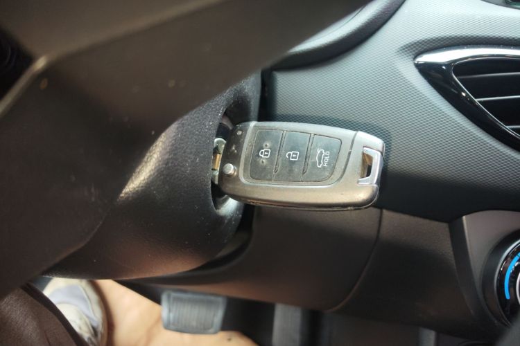 现代 悦动 2018款 1.6L 自动悦目版GL 国VI中控内饰11