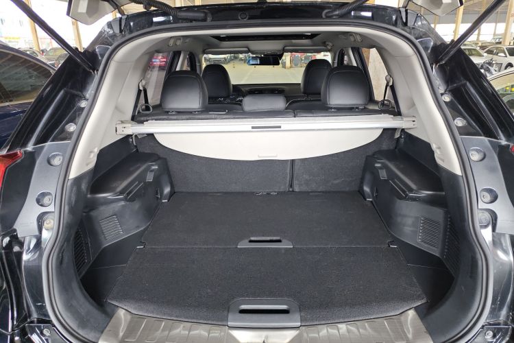 日产 奇骏 2019款 2.0L CVT智联舒适版 2WD机舱底盘23