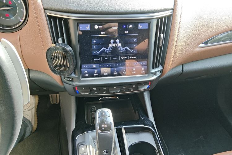 玛莎拉蒂 Levante 2022款 2.0T GT锋芒版中控内饰16