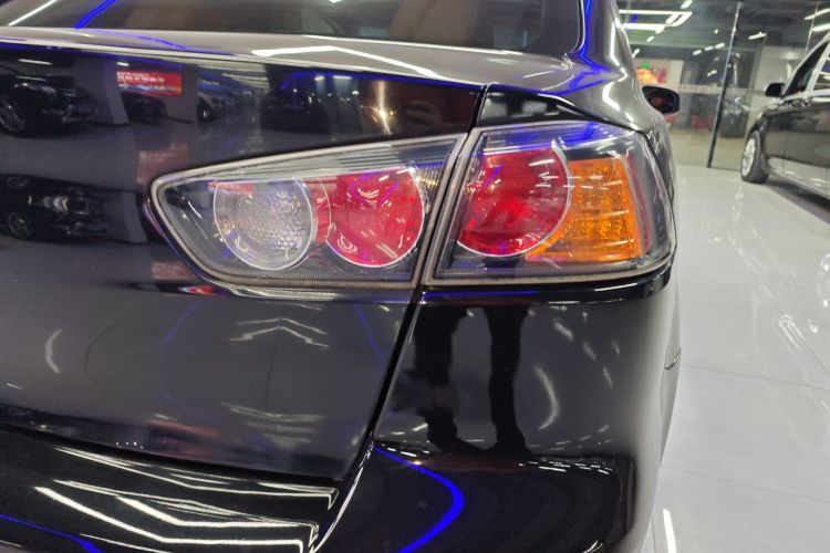 三菱 翼神 2013款 时尚版 1.8L CVT舒适型车身外观6006